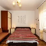 Family Sara Gostinjska kuća 3*