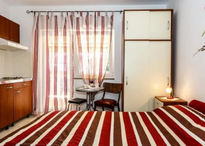 Affittacamere Family Sara 3*